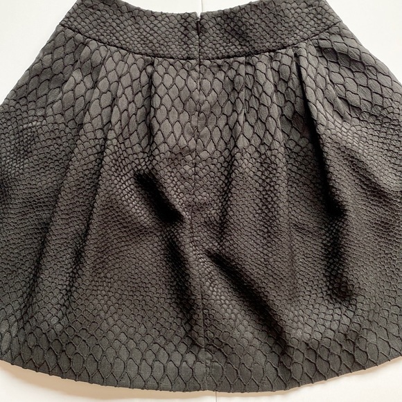 Jennifer Lopez Textured Black Skirt Sz 2 - Picture 6 of 9